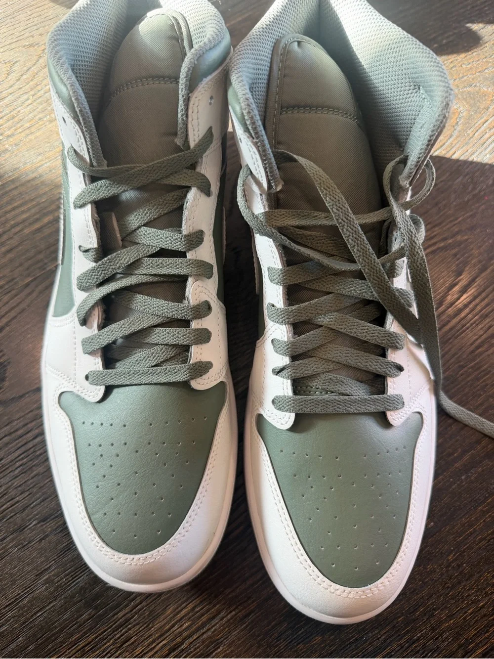 Nike Air Jordan 1 Mid Summit White Lichen Green